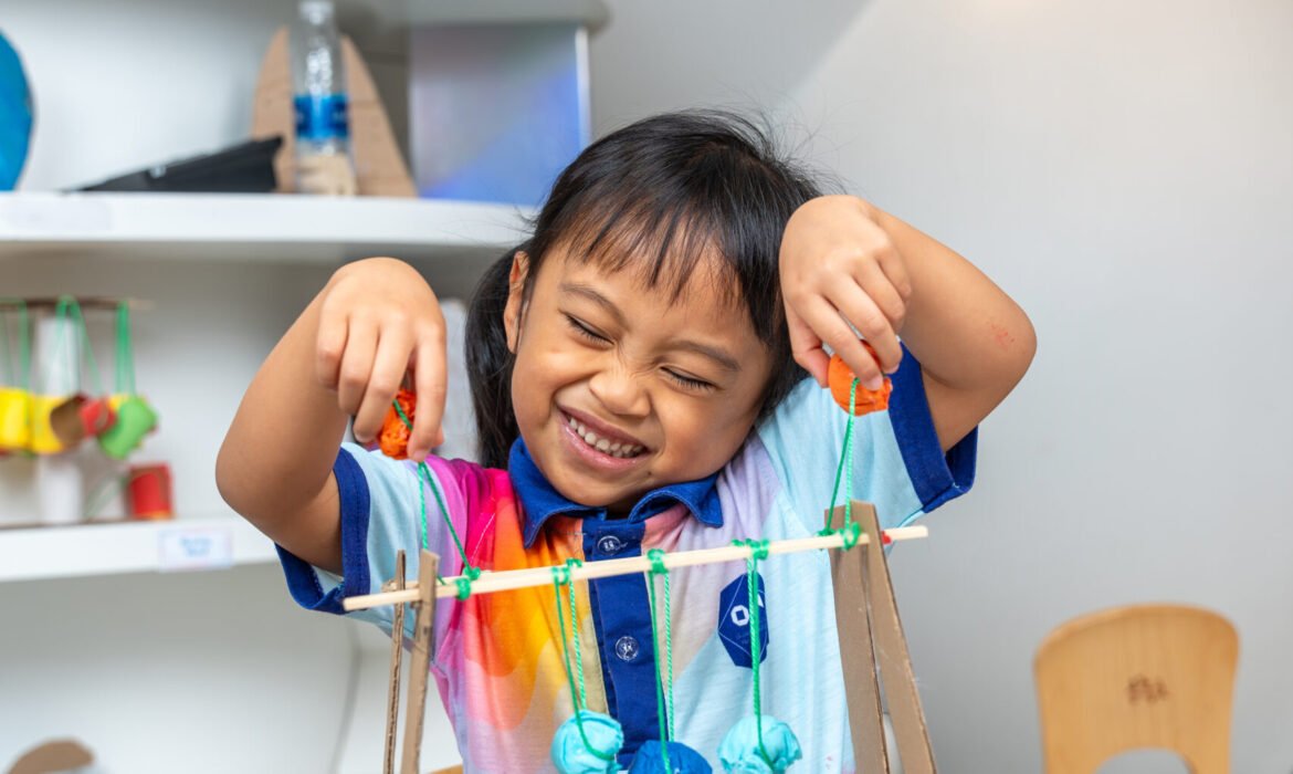From Building Blocks to Algorithms: How Play Introduces Early Coding Concepts